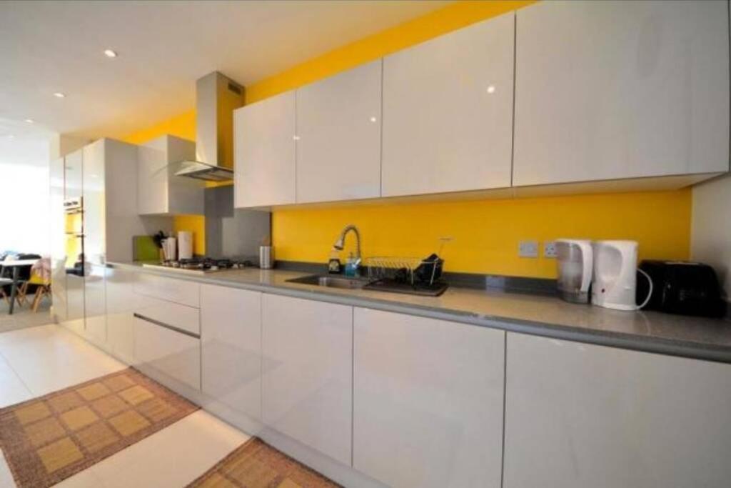 Contemporary 3 Bed Apartment In Hendon Central. 외부 사진